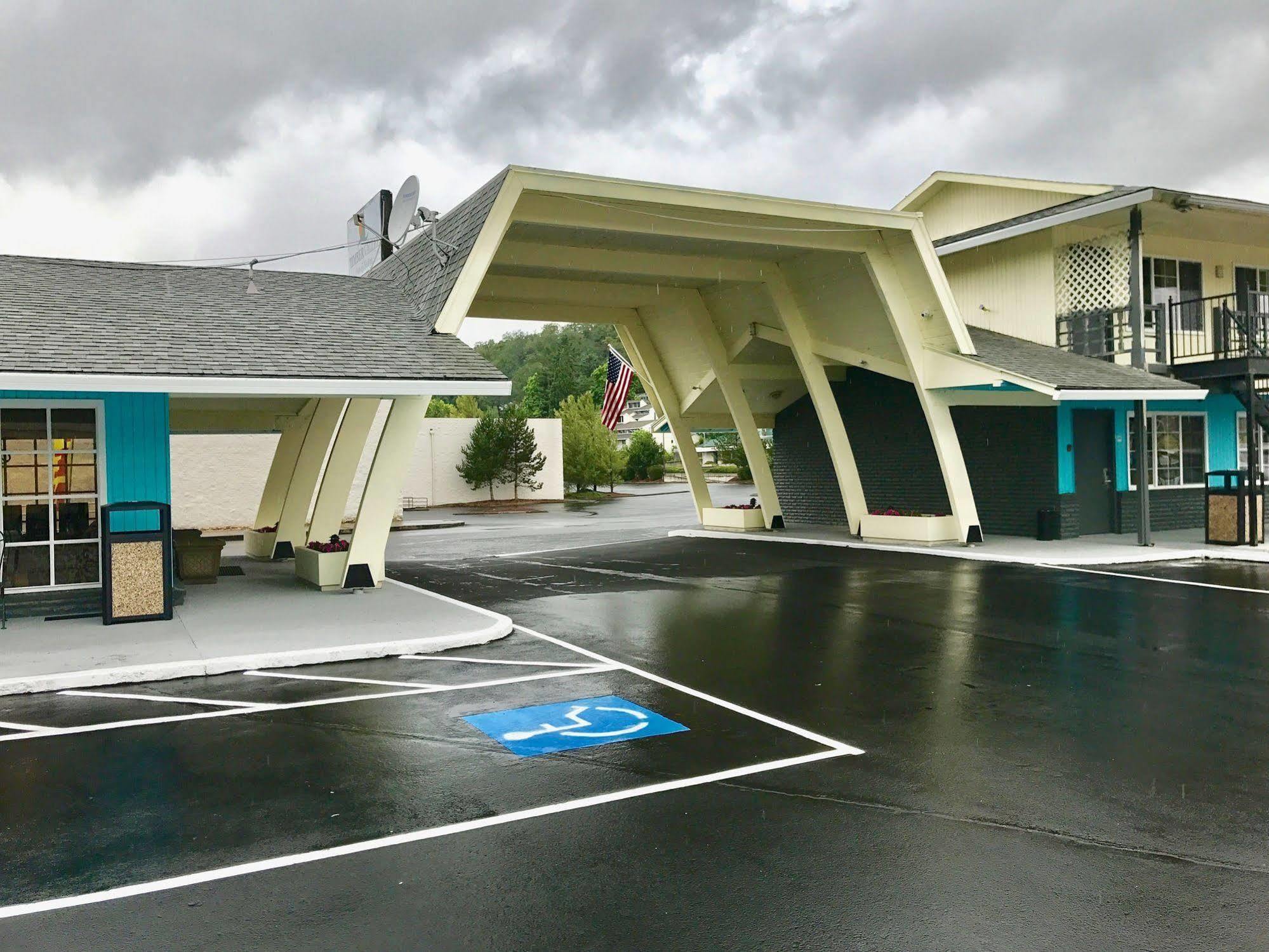 Rosewood Inn & Suites Roseburg Exterior photo